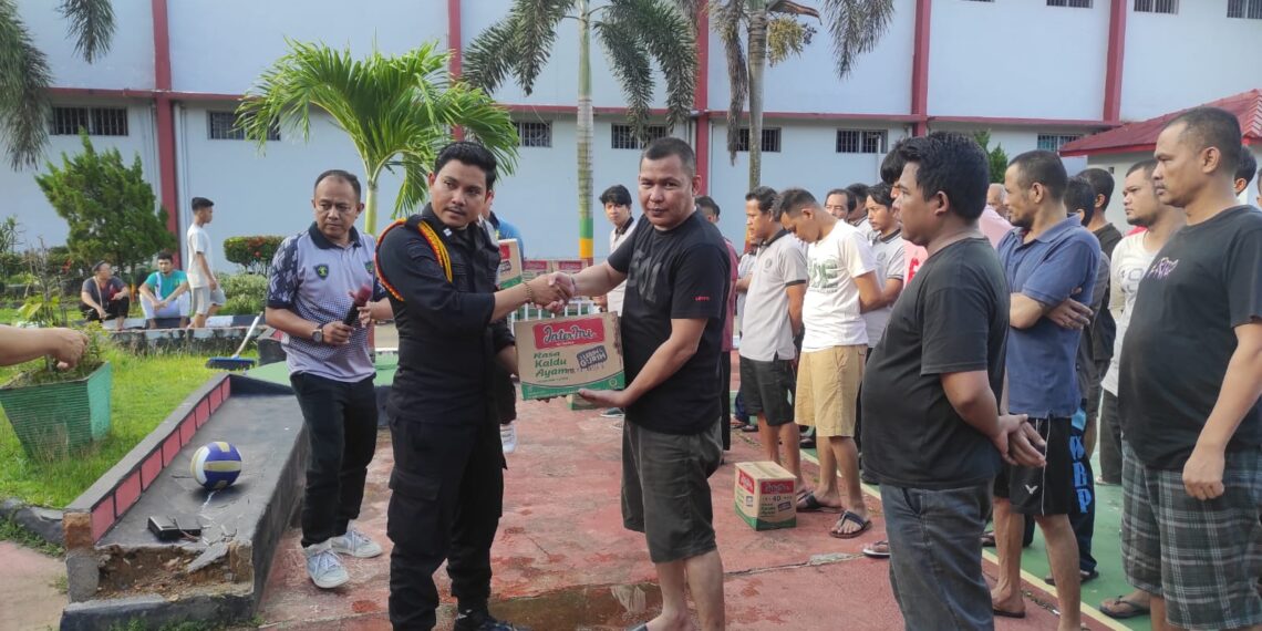 Kalapas Narkotika Tanjungpinang Gelar Pembagian Santunan Makanan untuk Warga Binaan