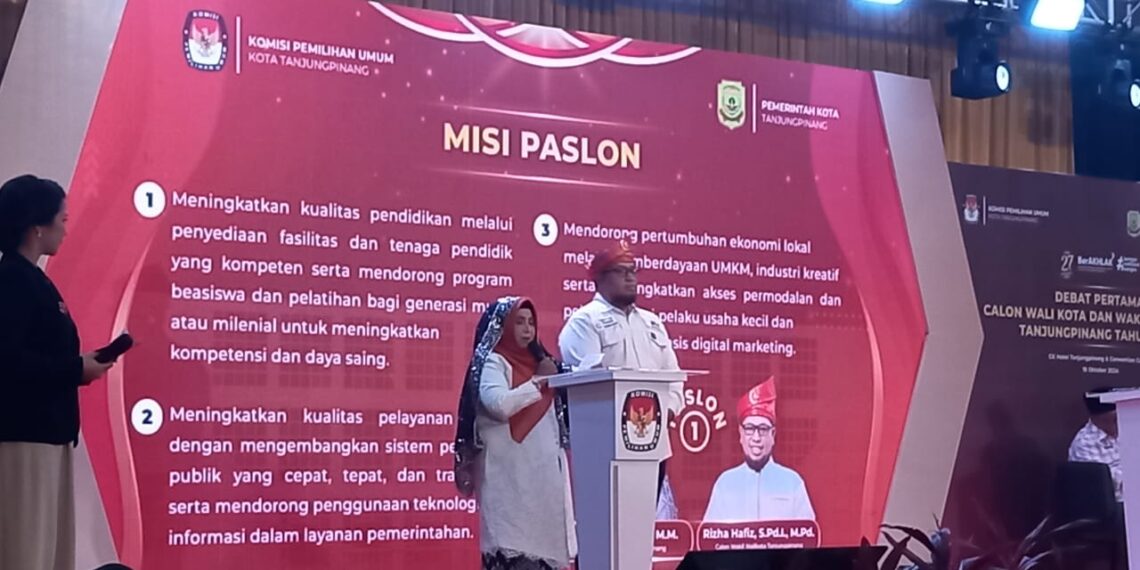 Debat Perdana Calon Wali Kota Tanjungpinang: Rahma-Rizha Hafiz Dominasi Panggung dan Raih Simpati Warga