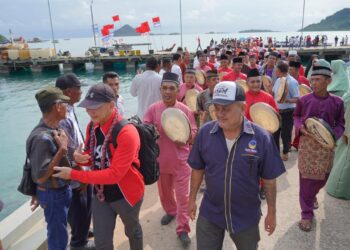Waw ! Tumpah Ruah Masyarakat Serasan Sambut Kedatangan Pasangan WS-RH