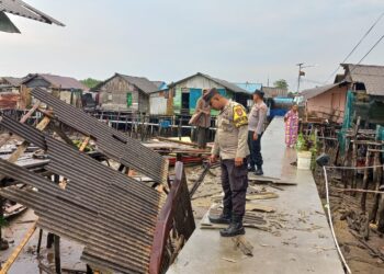Angin Puting Beliung Terjang Kampung Kawal Pantai, 18 Rumah Rusak