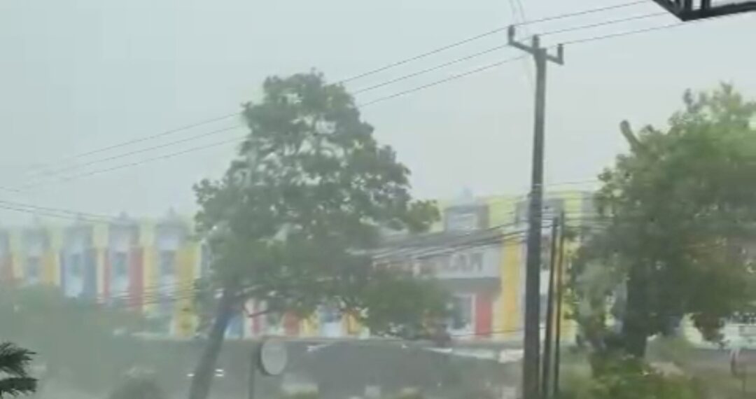 BMKG Peringatkan Potensi Cuaca Ekstrem di Tanjungpinang: Waspada Hujan Lebat, Angin Kencang, dan Peningkatan Permukaan Air Laut