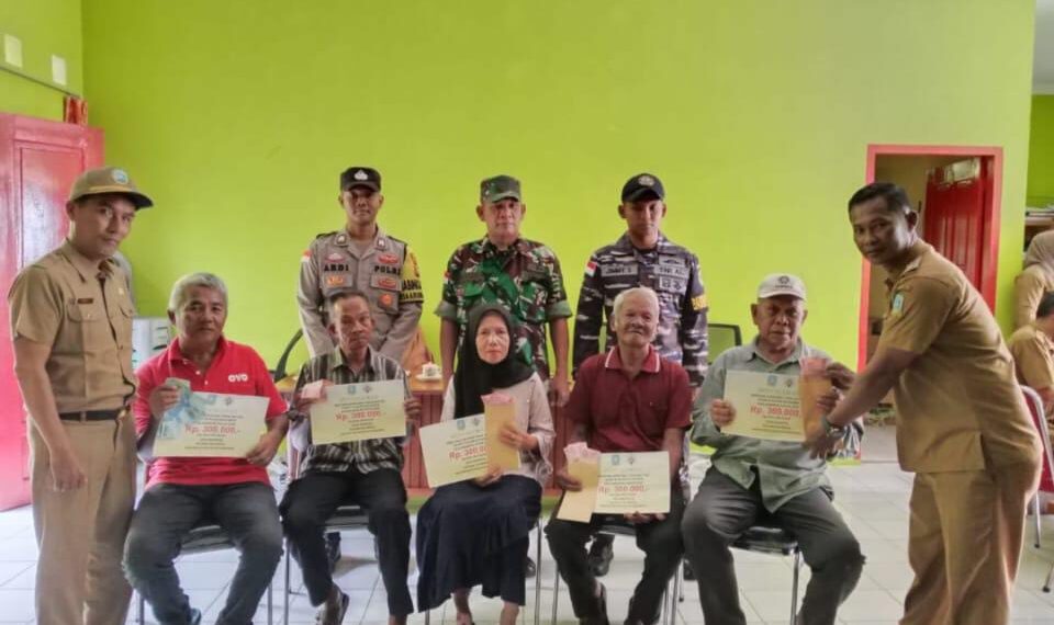 Salurkan Bantuan BLT-DD Bulan November, Kades Mampok Sampaikan Perubahan Bantuan di Tahun 2025