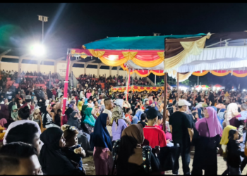 Ribuan Warga Natuna Padati Lapangan Sri Srindit untuk Hadiri Hajatan Rakyat Bersama WS-RH