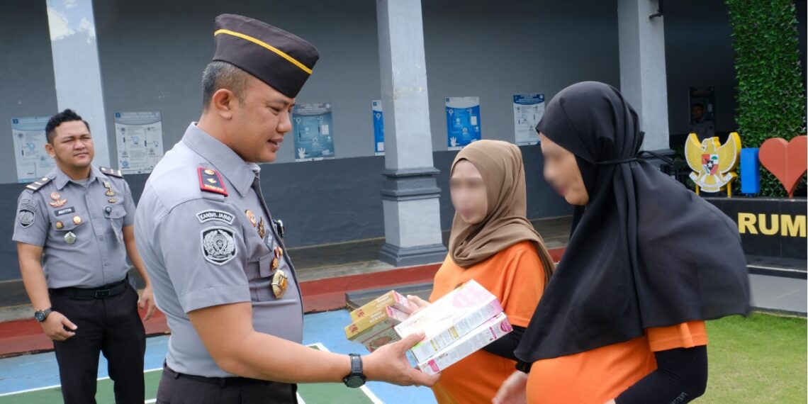 Rutan Kelas I Tanjungpinang Berikan Susu Khusus untuk Lansia dan Ibu Hamil