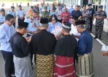 Tiba di Natuna, Danlanud RSA yang Baru Disambut dengan Prosesi Adat