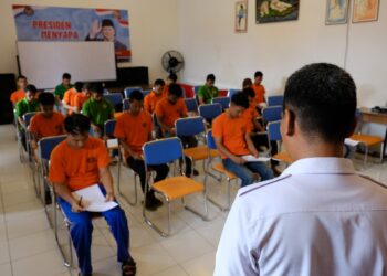 Warga Binaan Rutan Kelas I Tanjungpinang Ikuti UTS Pendidikan Kesetaraan