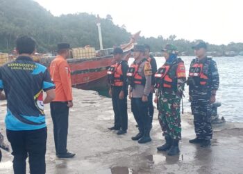 TNI-Polri, Basarnas dan Masyarakat Bersama-sama Cari Nelayan Hilang di Perairan Pulau Serasan