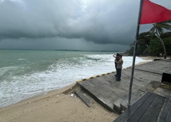 Bhabinkamtibmas Desa Teluk Bakau Berikan Himbauan Kamtibmas dan Antisipasi Kemunculan Buaya di Pesisir Pantai