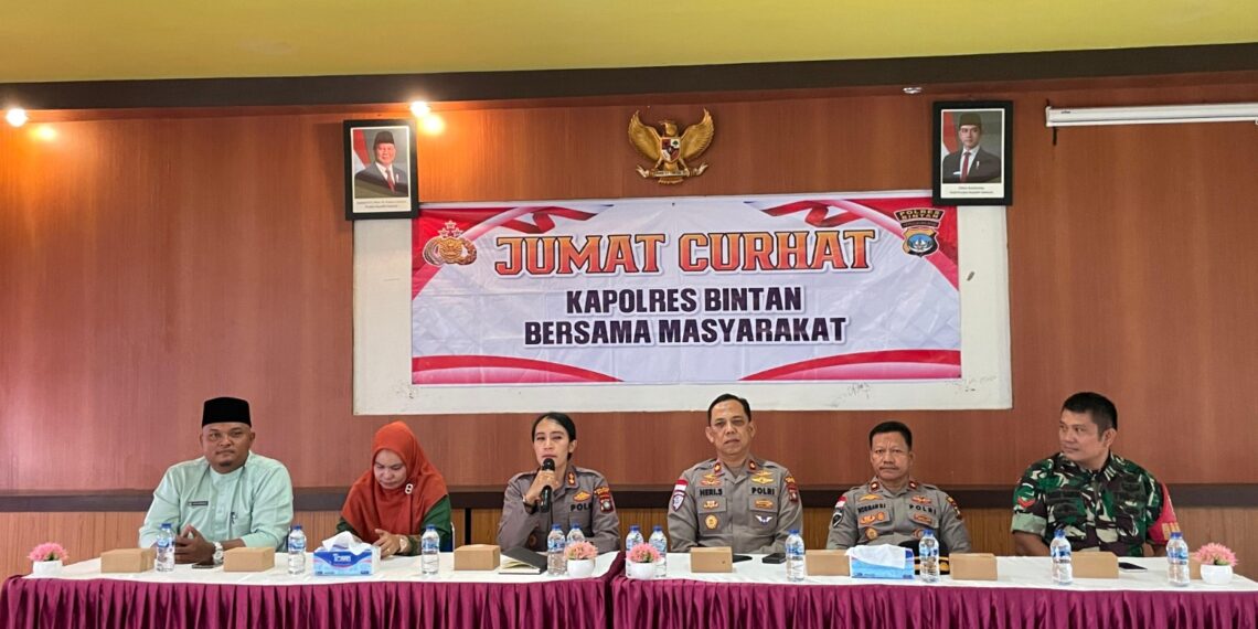 Kapolres Bintan Gelar Kegiatan Jumat Curhat di Desa Teluk Sasah, Dengar Aspirasi Warga Secara Langsung