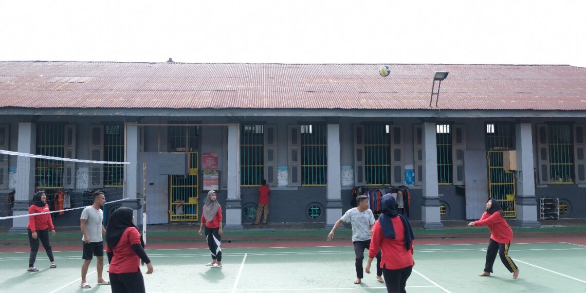 WBP di Rutan Tanjungpinang Manfaatkan Kegiatan Olahraga Untuk Meningkatkan Kesehatan dan Semangat