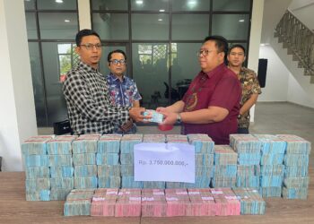 Tersangka Korupsi PNBP Jasa Penundaan Kapal di Batam Kembalikan Rp 3,75 Miliar ke Kejati Kepri
