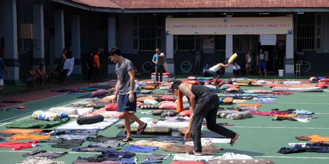 Warga Binaan Rutan Kelas I Tanjungpinang Laksanakan Jumat Bersih untuk Jaga Kebersihan dan Kesehatan
