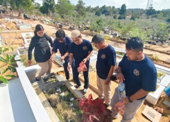 Ketua PWI Kepri, Andi Gino dan Pengurus Ziarah ke Makam Zuriat Nong Isa dan Anggota PWI Kepri
