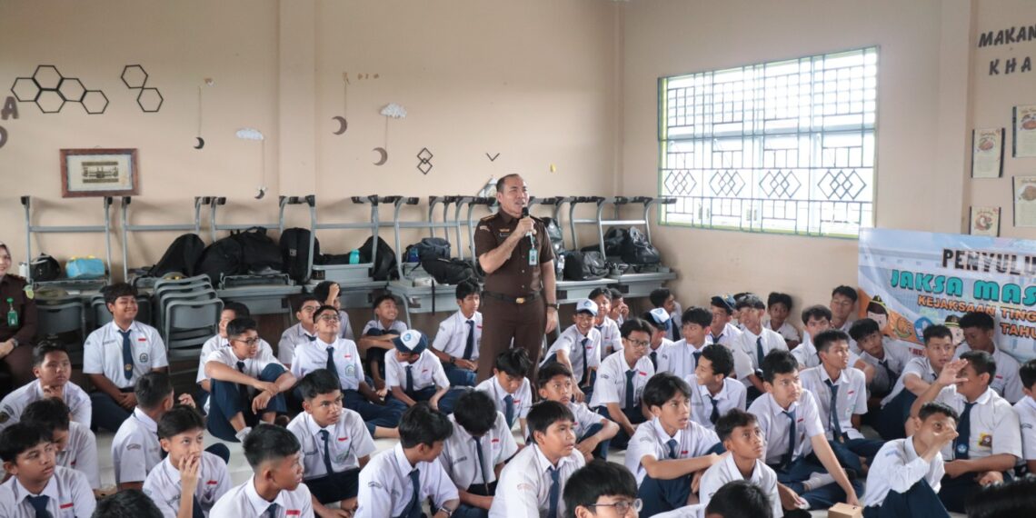 Kejati Kepri Selenggarakan Program Jaksa Masuk Sekolah di SMP IT Al-Madinah Tanjungpinang