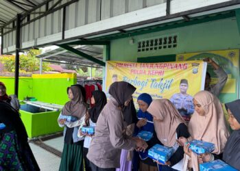 Polsek Tanjungpinang Barat Berbagi Takjil di Panti Asuhan Putri Muhammadiyah