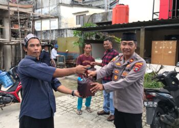 Polsek Tanjungpinang Kota Tebar Kebaikan, 150 Paket Takjil Dibagikan ke Warga