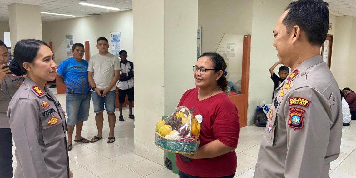 Kapolres Bintan Kunjungi Anggota yang Sakit, Tunjukkan Kepedulian di Bulan Ramadan