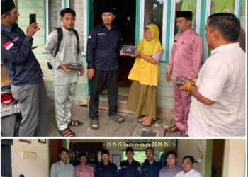 Kades Dan Pengurus BumDes Kuala Sejahtera bgaikan 230 Paket Kurma Kepada Warga