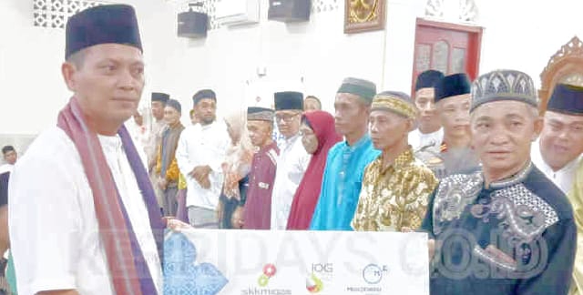 Wakil Bupati Anambas, Raja Bayu Serahkan Bantuan saat Safari Ramadhan di Palmatak