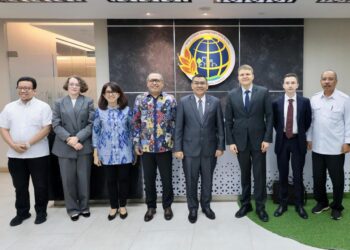 Wakil Menteri Agraria dan Tata Ruang/Wakil Kepala Badan Pertanahan Nasional (Wamen ATR/Waka BPN), Ossy Dermawan saat melakukan pertemuan dengan Kepala Bidang Kerjasama pada Direktorat Administratif, Kantor Kepresidenan Federasi Rusia, Oleg Tikk, beserta jajarannya