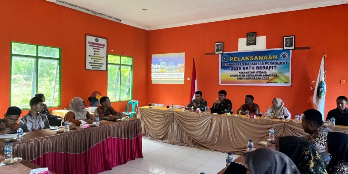 Kejari Anambas Berikan Materi Asta Cita di kegiatan Peningkatan Kapasitas Perangkat Desa Batu Berapit