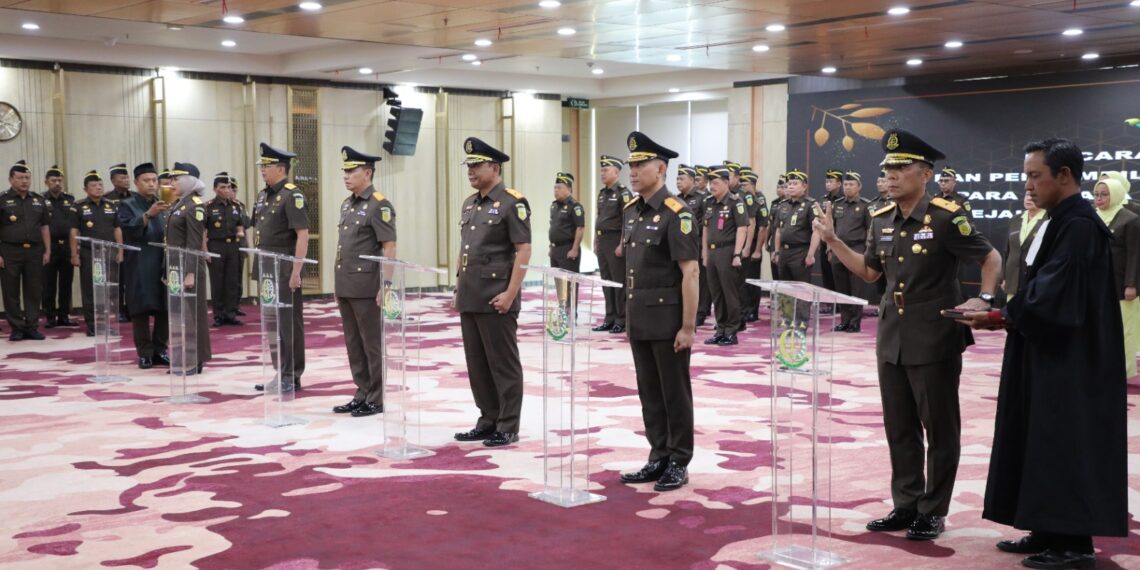 Jaksa Agung Lantik 6 Kepala Kejaksaan Tinggi, Tekankan Pentingnya Integritas dan Kinerja