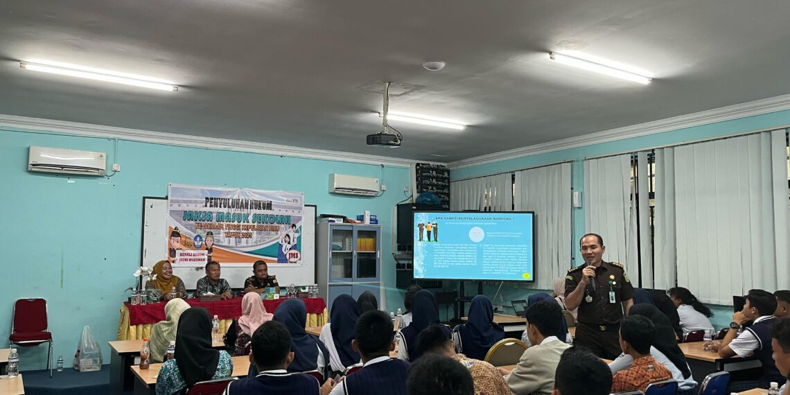 Kejati Kepri Gelar Jaksa Masuk Sekolah di SMA Negeri 3 dan 4 Batam