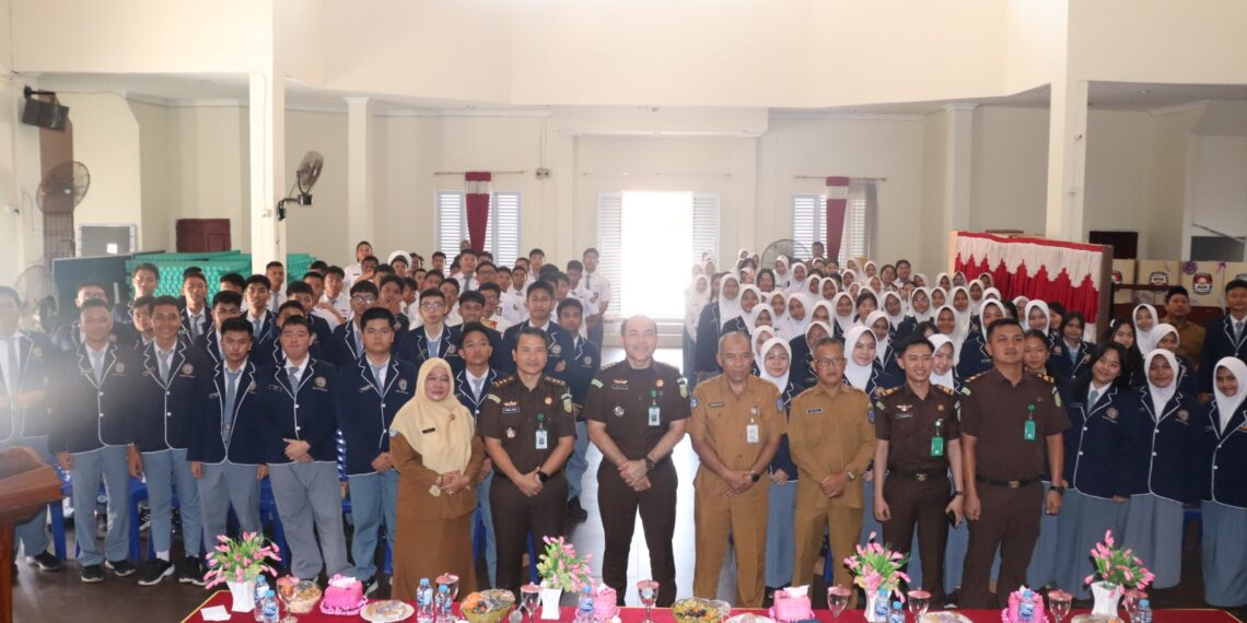 Pencegahan Narkotika dan Bullying di Kalangan Pelajar: Kejati Kepri Gelar Jaksa Masuk Sekolah