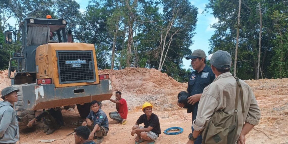 Adnan, Ketua Komisi III DPRD Kabupaten Kepulauan Anambas saat melakukan sidak lapangan