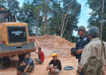 Adnan, Ketua Komisi III DPRD Kabupaten Kepulauan Anambas saat melakukan sidak lapangan