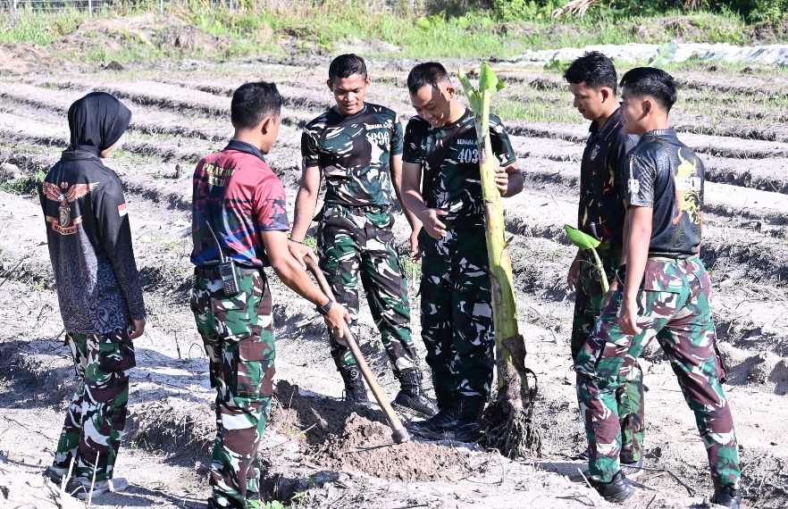 Bibit Pisang Kepok dan Ulin Warnai Program Ketahanan Pangan Lanud RSA Natuna