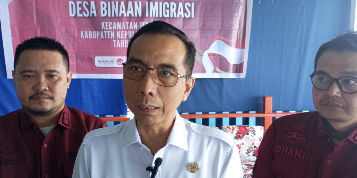 Kantor Imigrasi Kelas III TPI Tarempa Wilayah Direktorat Jendral Imigrasi Kepulauan Riau saat melakukan kegiatan sosialisasi Desa Binaan Imigrasi di Kecamatan Jemaja