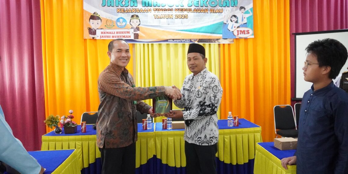 Kejati Kepri Gelar Program Jaksa Masuk Sekolah di SMPN 7 Tanjungpinang