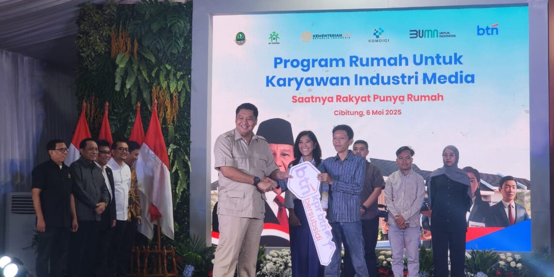 Serahkan Kunci Rumah Subsidi, Menteri PKP : Program Ini Bukan untuk Membungkam Wartawan