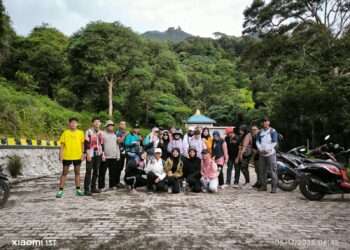 Komunitas Pecinta Alam Natuna Gelar Hiking Gunung Ranai, Kampanyekan “Gunung Bukan Tempat Sampah”