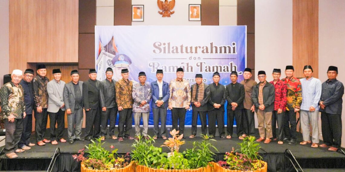 Silaturahmi dengan Niniak Mamak Kurai Limo Jorong, Wamen Ossy Tegaskan Negara Hadir Lindungi Tanah Ulayat dan Buka Peluang Ekonomi Masyarakat Adat