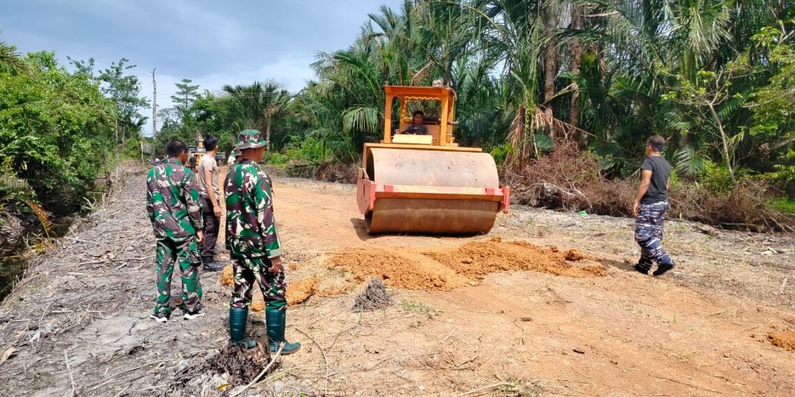 Satukan Kekuatan Bangun Desa, TMMD Kodim 0315/Tanjungpinang Buka Akses Baru di Lingga