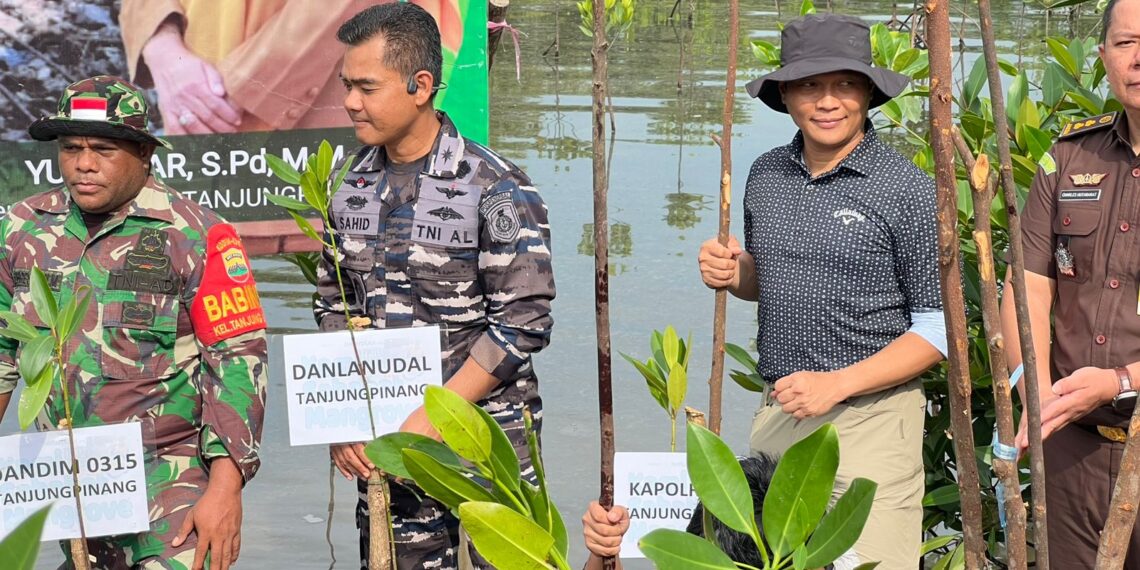 Ribuan Mangrove Ditanam, Kapolresta Tanjungpinang Turut Jaga Masa Depan Pesisir