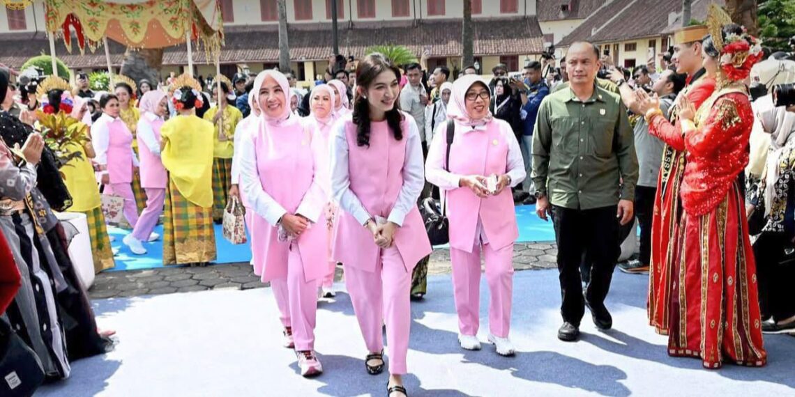 Ibu Selvi Gibran Apresiasi Warna Budaya di Fort Rotterdam : “Budaya Adalah Identitas Bangsa”