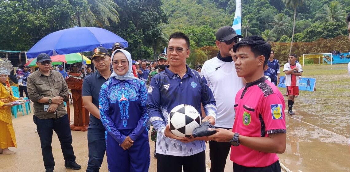 Open Turnamen ke-VII Desa Kuala Maras Resmi Dibuka oleh Bupati Anambas, Aneng