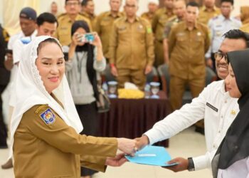 Pemkab Natuna Serahkan 484 SK CPNS dan PPPK Formasi 2024