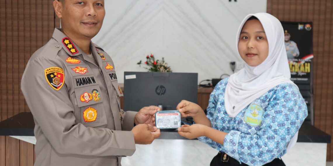 Kapolresta Tanjungpinang Apresiasi Kepada Pelajar SMAN 4 Tanjungpinang, Berikan SIM C Secara Gratis