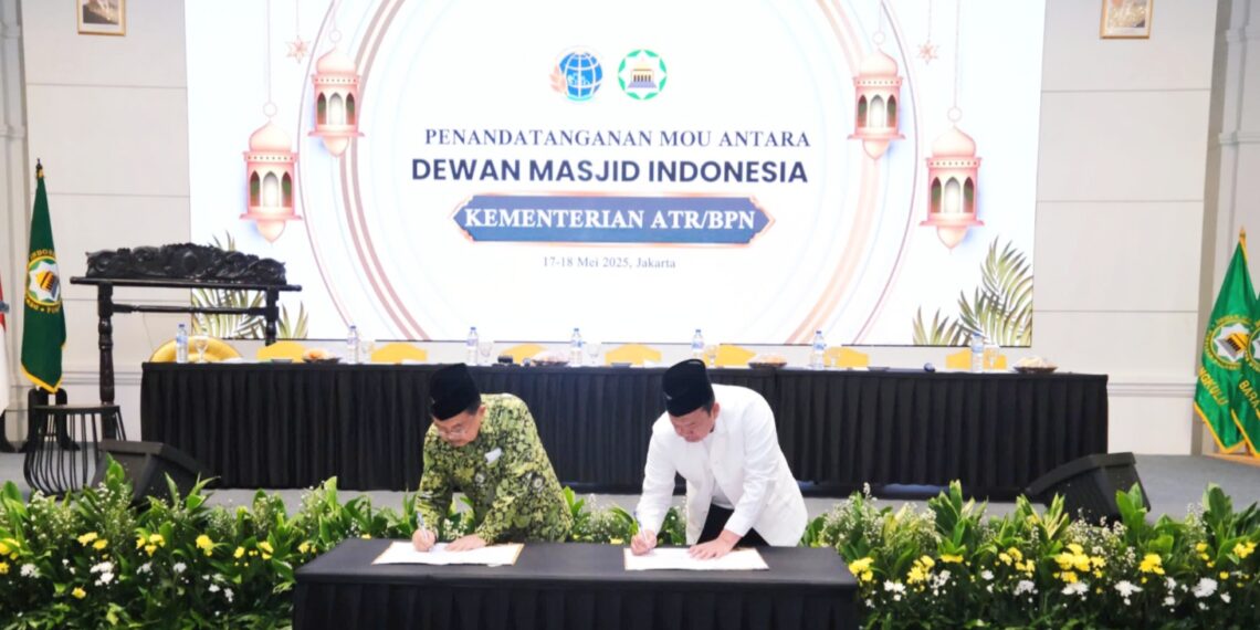 MoU Diteken dengan DMI, Komitmen Menteri Nusron untuk Menyelesaikan Sertipikasi Tanah Wakaf dalam Lima Tahun