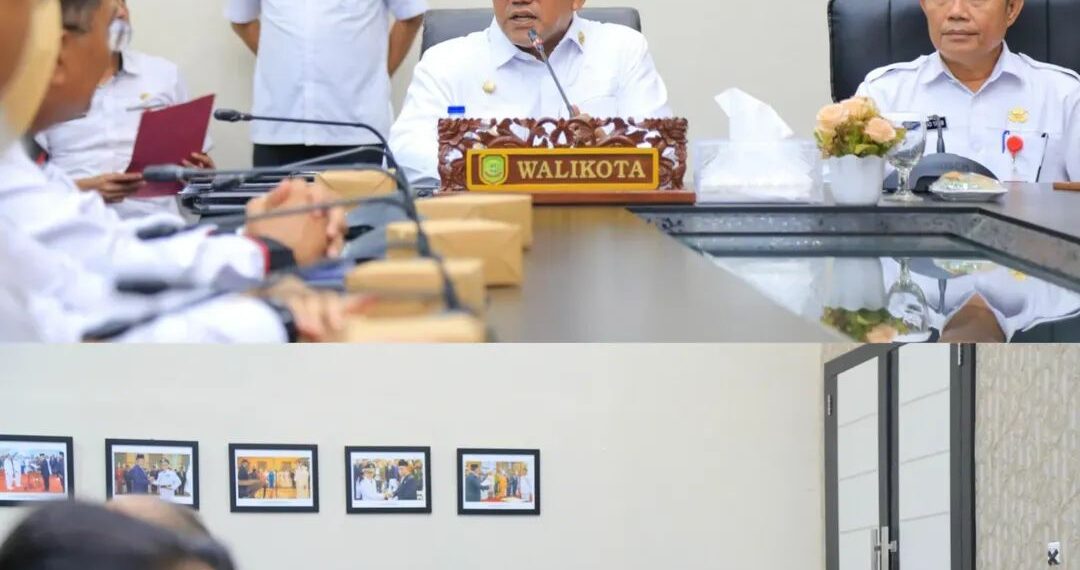 Wali Kota Tanjungpinang Serahkan Hadiah Pemenang Lomba Pawai Takbir Idulfitri