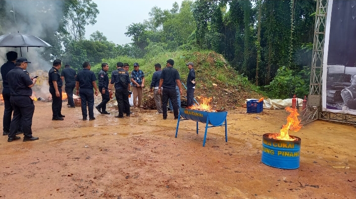 Bea Cukai Tanjungpinang Musnahkan Barang Ilegal Senilai Rp5,3 Miliar di TPA Ganet