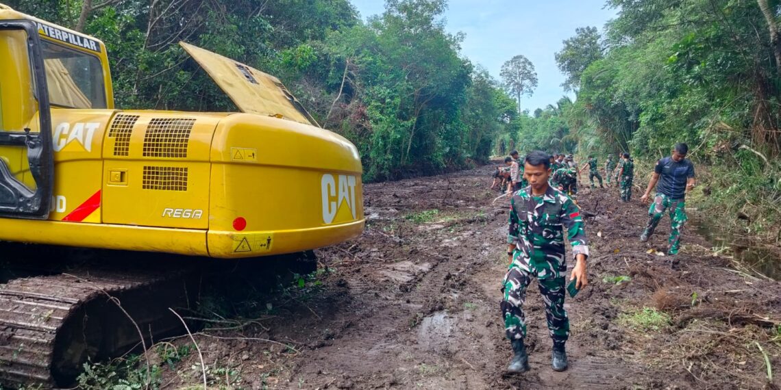 Kodim 0315/Tanjungpinang Sukses Buka Akses Jalan Baru di Desa Panggak Laut
