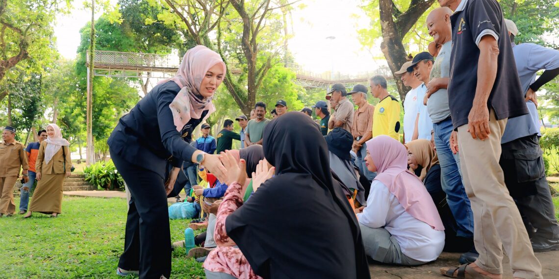 Wabup Bintan Berdialog dengan Petugas Kebersihan, Berikan Semangat dan Motivasi