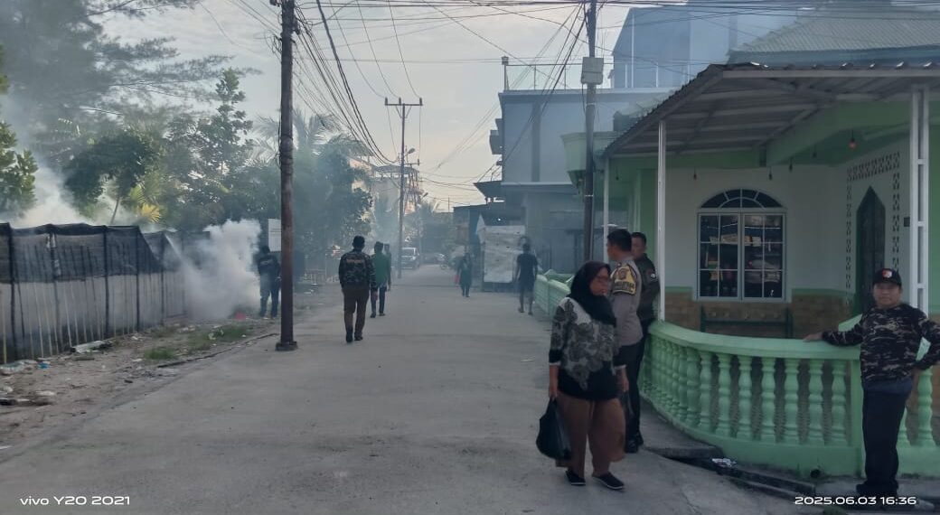 Fogging Cegah DBD : Relawan Ansor Peduli dan Babinkamtibmas Bersinergi