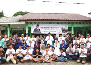 Bupati Bintan Serahkan Sapi Kurban Presiden RI di Kampung Sekera, Tanjung Uban