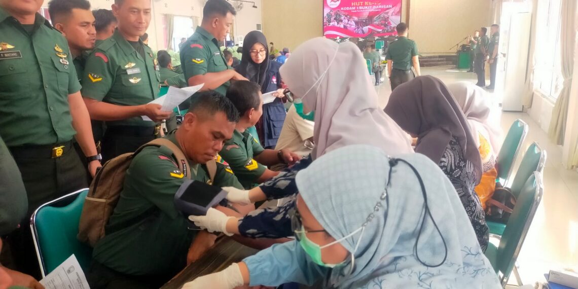 Prajurit Kodim 0315/Tanjungpinang Ikuti Aksi Donor Darah Sambut HUT Kodam I/BB
